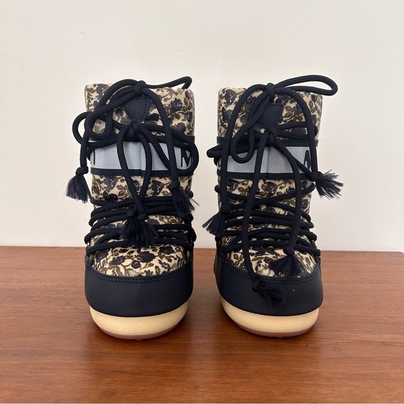 Moon Boot x Bonpoint Kids Floral Black and Cream Boots - Picture 2 of 8